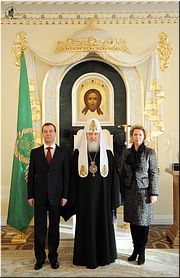 Президент России Д.А. Медведев поздравил Святейшего Патриарха Кирилла с годовщиной интронизации