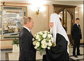 Председатель Правительства В.В. Путин поздравил Святейшего Патриарха Кирилла с третьей годовщиной интронизации