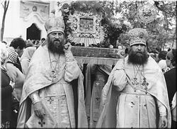3 Праздник Жировицкой иконы Божией Матери. Отец Иоанн справа