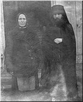  Отец Иоанн после пострига в монашество с матерью монахиней Ниной в Глинской пустыни
